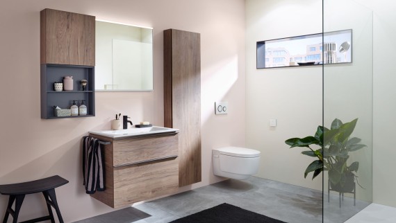 iCon bathroom with AquaClean Mera