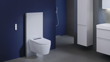 Łazienka z modułem Geberit Monolith i toaletą myjącą Geberit AquaClean